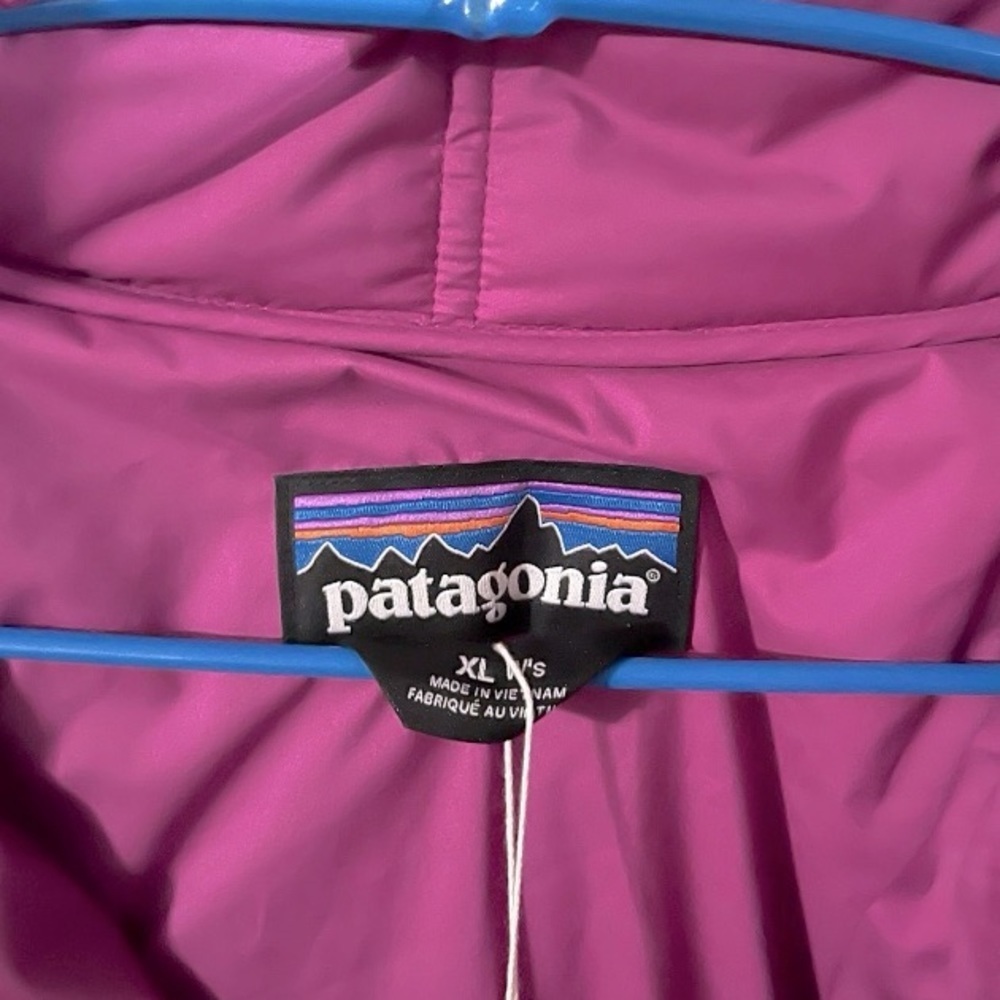 NWT Patagonia Women’s Lost Canyon Puffed Jacket (Amaranth Purple) Relaxed Fit - Picture 7 of 8